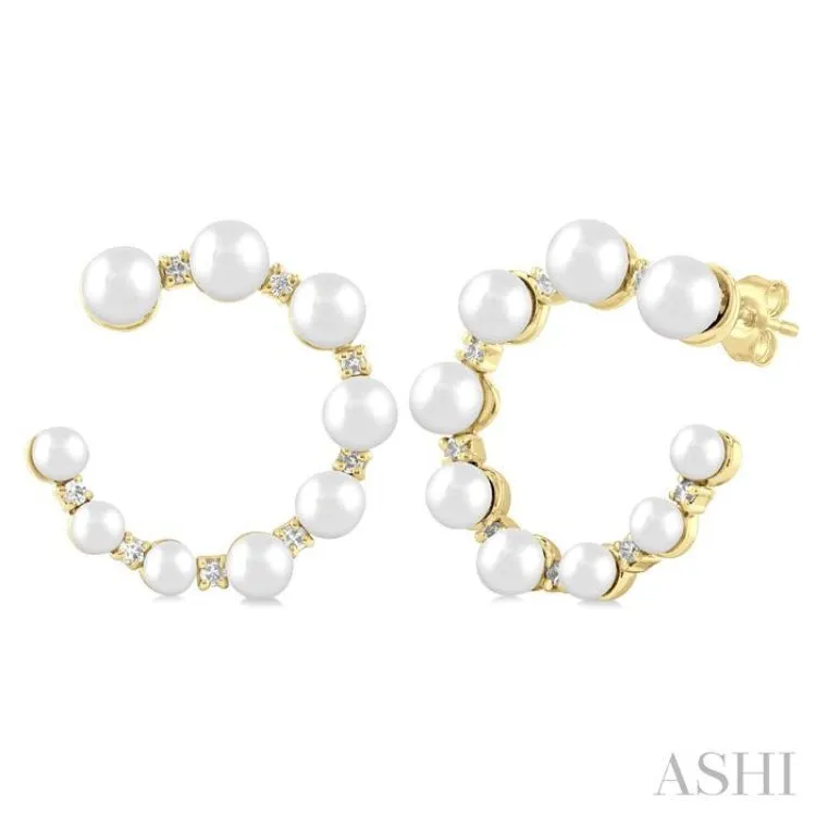 1/5 ctw Graduated 2.8 - 4.5MM Cultured Pearls and Round Cut Diamond Half Hoop Earring in 14K Yellow Gold