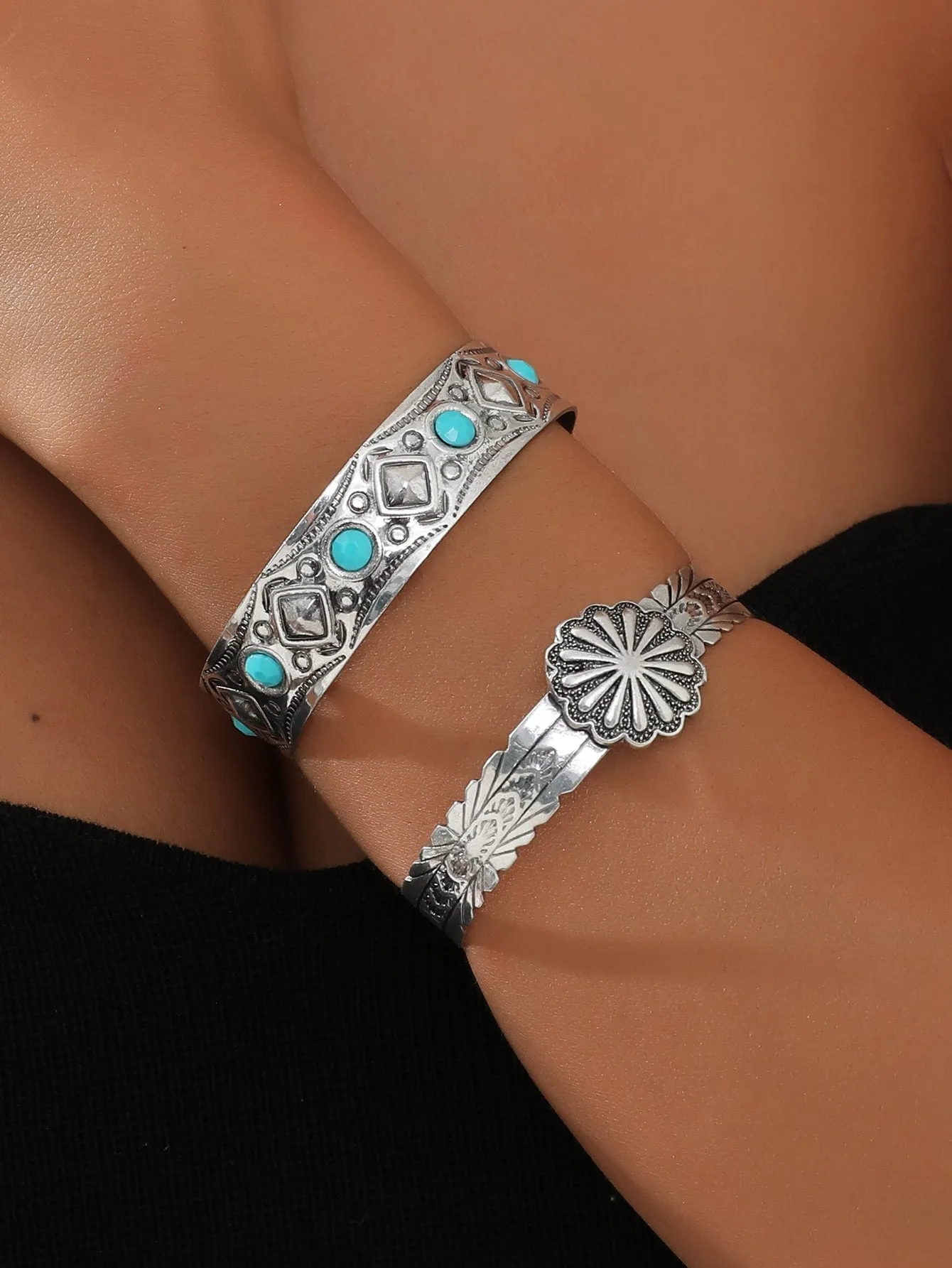 2Pcs Western Style Silver Color Metal Cuff Bangle Bracelet Set Turquoise Jewelry