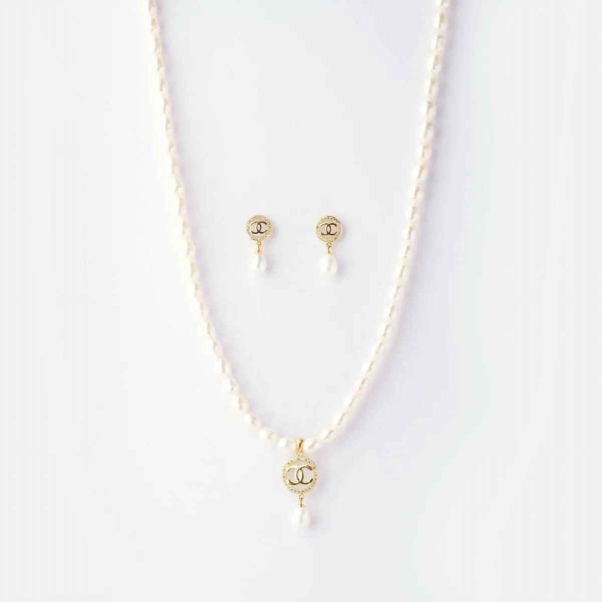 Classic Pearl Necklace Set