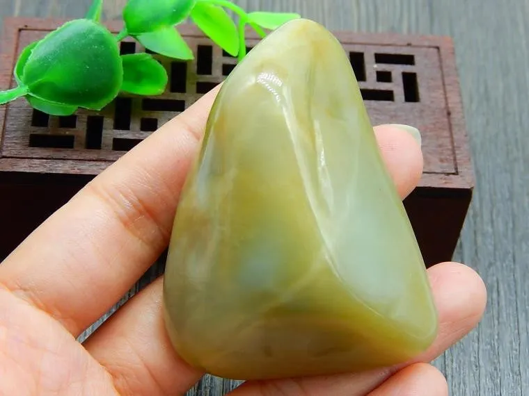 Natural Jade Rough Jadeite Raw (106g, 61X39X26mm)