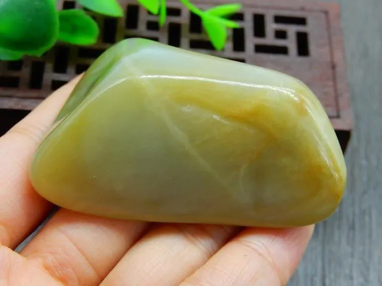 Natural Jade Rough Jadeite Raw (106g, 61X39X26mm)