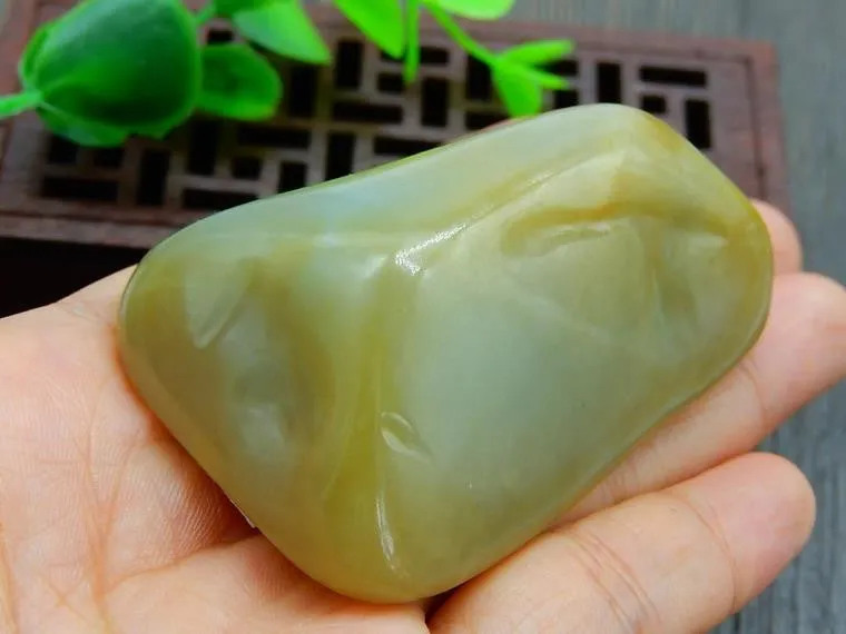 Natural Jade Rough Jadeite Raw (106g, 61X39X26mm)