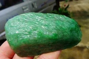 Natural Jade Rough Jadeite Raw (123g,7.5X4.7X2.1cm)