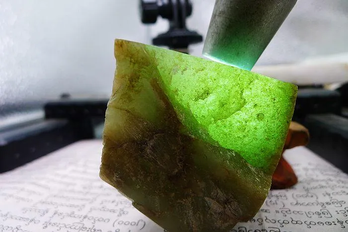 Natural Jade Rough Jadeite Raw (159g,5.1X4.6X4.2cm)