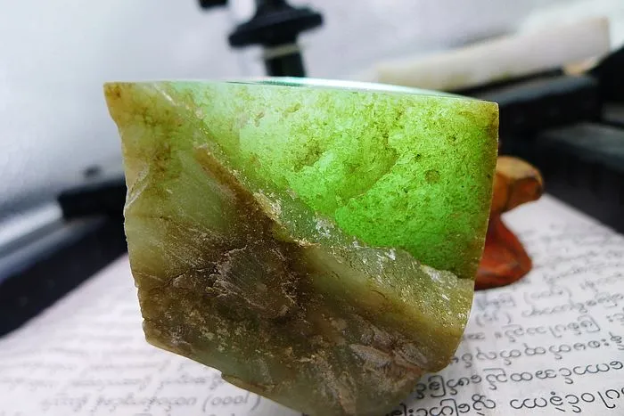 Natural Jade Rough Jadeite Raw (159g,5.1X4.6X4.2cm)