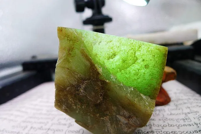 Natural Jade Rough Jadeite Raw (159g,5.1X4.6X4.2cm)