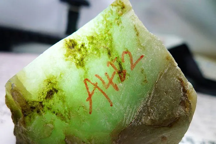 Natural Jade Rough Jadeite Raw (159g,5.1X4.6X4.2cm)