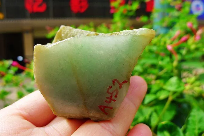 Natural Jade Rough Jadeite Raw (159g,5.1X4.6X4.2cm)