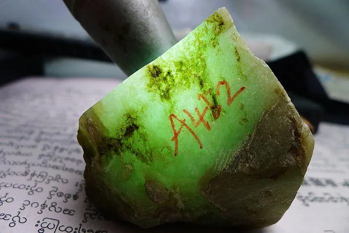 Natural Jade Rough Jadeite Raw (159g,5.1X4.6X4.2cm)