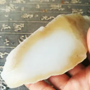 Natural Siberian Jade Rough Nephrite Raw (226g, 11X4.5X3.7cm)